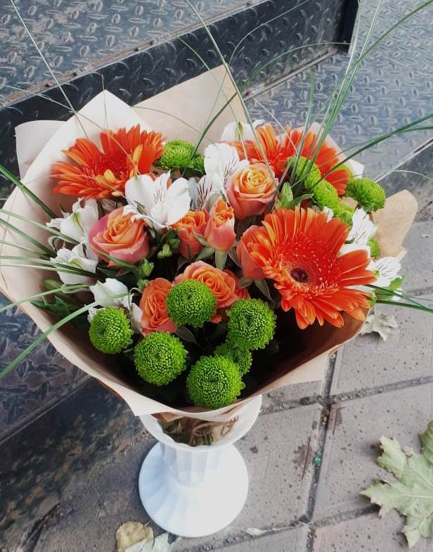 Букет цветов из: Герберы, Хризантемы, Альстромерии и Розы в Вешки