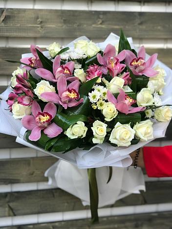 Букет цветов из: Розы и Хризантемы в Вешки