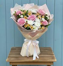 Букет цветов из:  Гвоздики, Орхидеи и Розы #REPLACE_PRED# Вешки