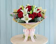 Букет цветов из:  Лилии и Розы в Вешки