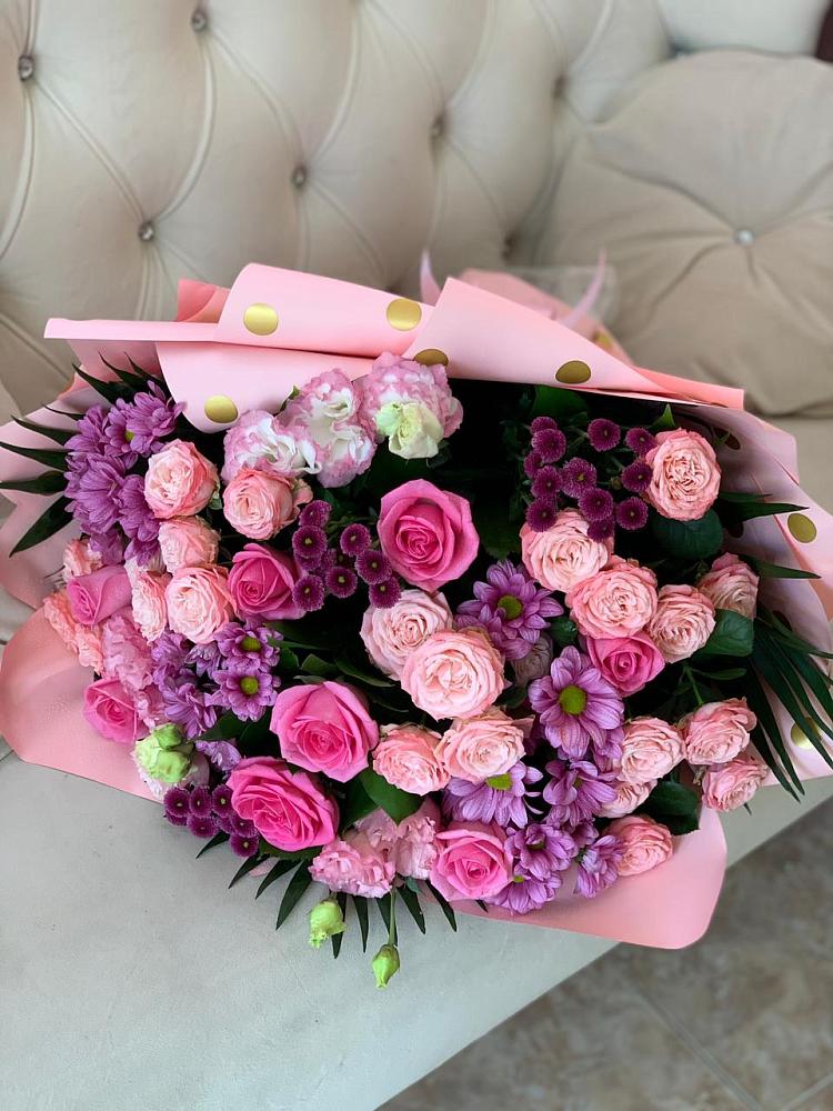 Букет цветов из: Хризантемы, Розы и Лизиантусы в Вешки