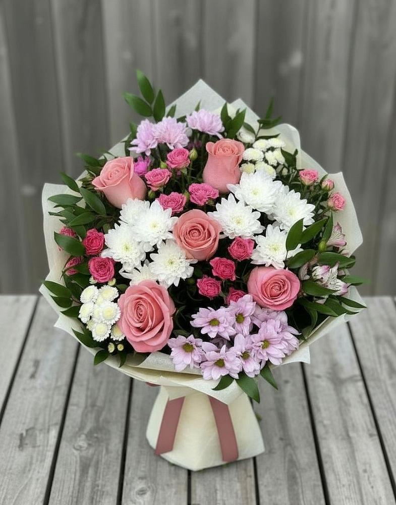 Букет цветов из: Альстромерии, Гвоздики, Розы и Хризантемы в Вешки