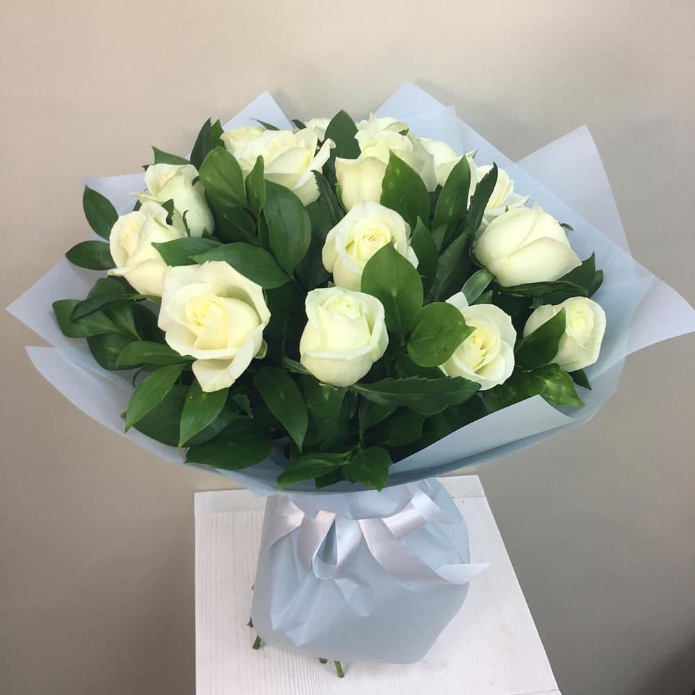 Букет 15 Белых роз Проуд в Вешки