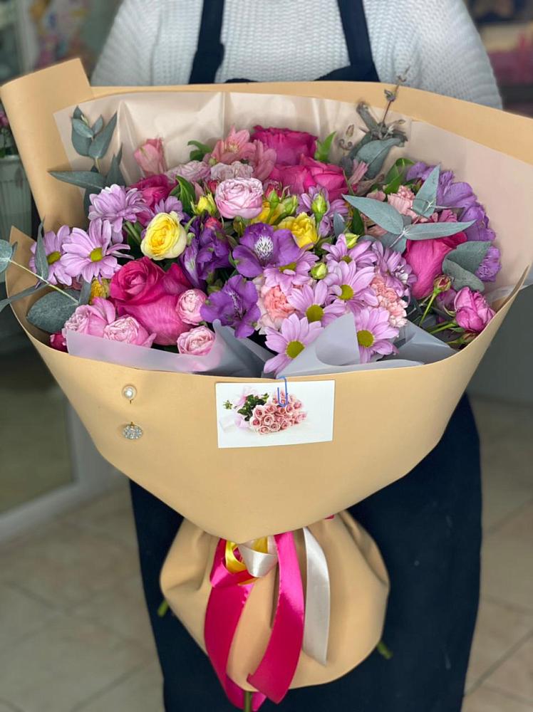 Букет цветов из: Хризантемы, Гвоздики и Альстромерии в Вешки