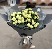 Букет Белые кустовые розы Солинеро в Вешки