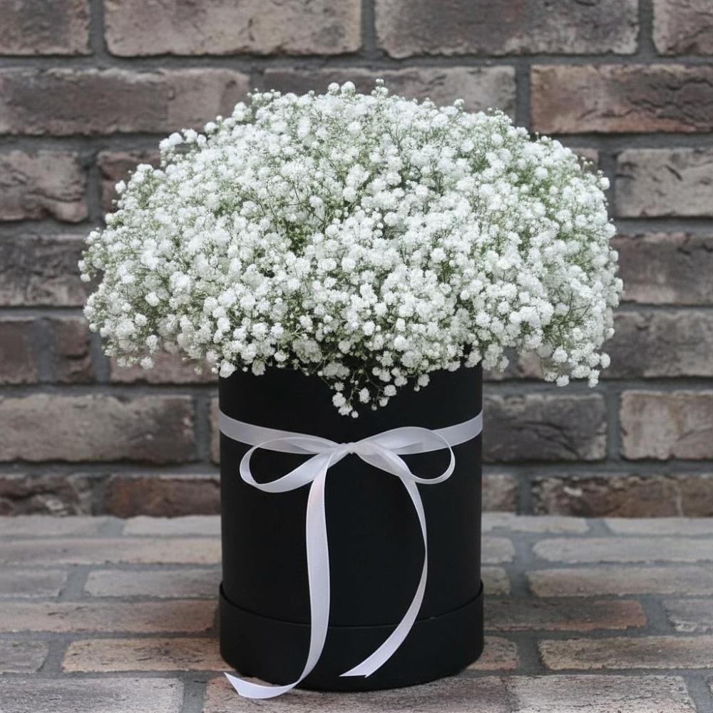 Цветочная композиция из Гипсофила в шляпной коробке в Вешки