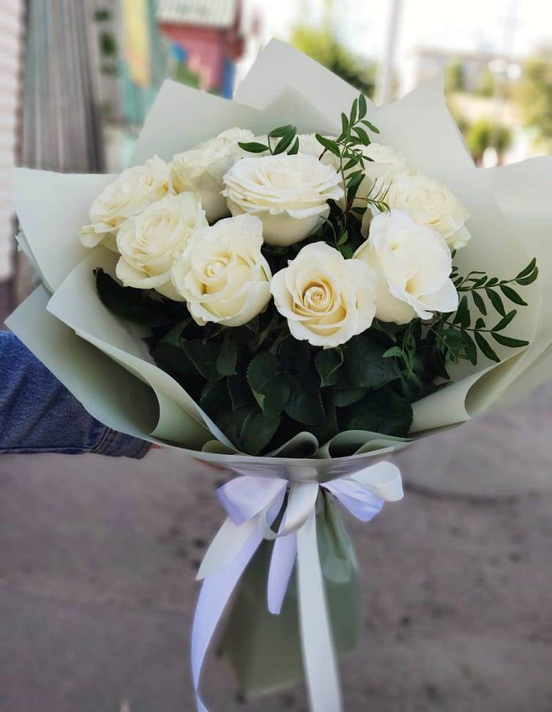 Букет Белые розы Проуд в Вешки