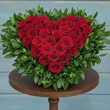 Цветочная композиция из Розы в виде сердца в Вешки