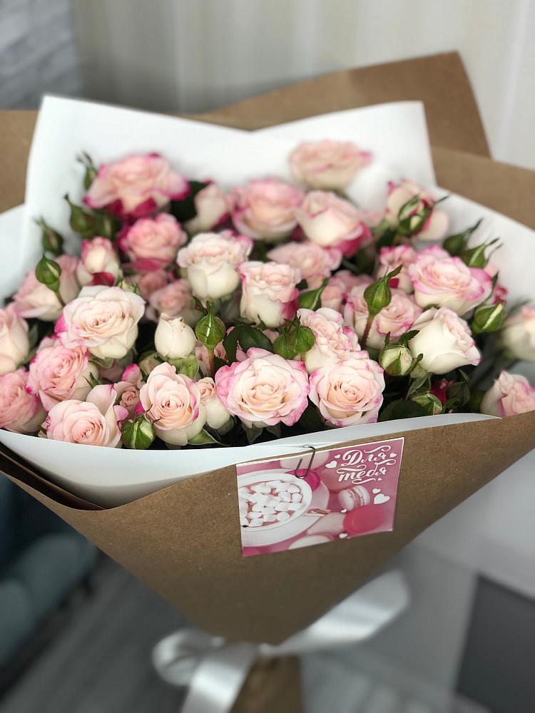 Букет цветов из: Розы в Вешки