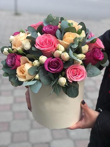 Цветочная композиция из Розы в шляпной коробке в Вешки