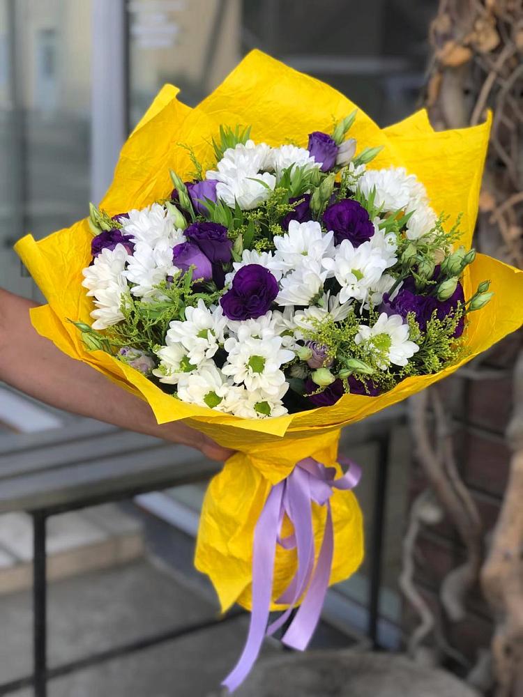 Букет цветов из: Ирисы, Хризантемы и Ромашки в Вешки