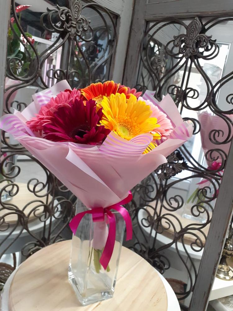 Букет цветов из: Герберы в Вешки