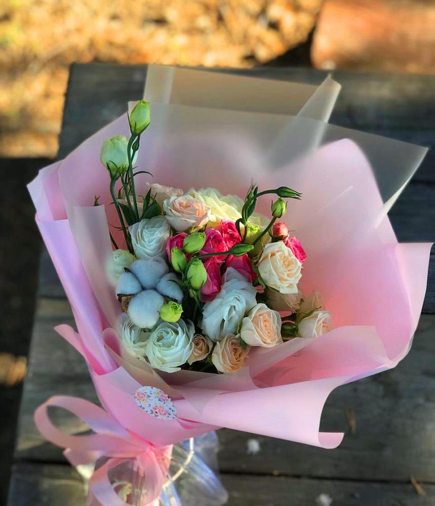 Букет цветов из: Розы и Лизиантусы в Вешки