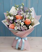 Букет цветов из:  Лизиантусы, Розы, Альстромерии и Гипсофила в Вешки