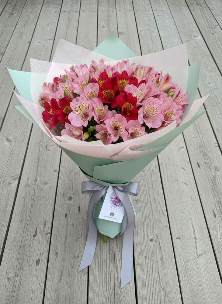 Букет цветов из: Альстромерии в Вешки