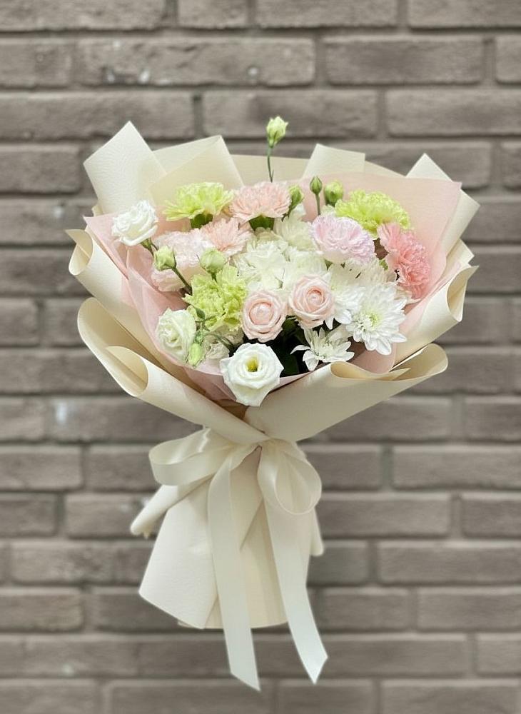 Букет цветов из: Гвоздики, Розы, Лизиантусы и Хризантемы в Вешки