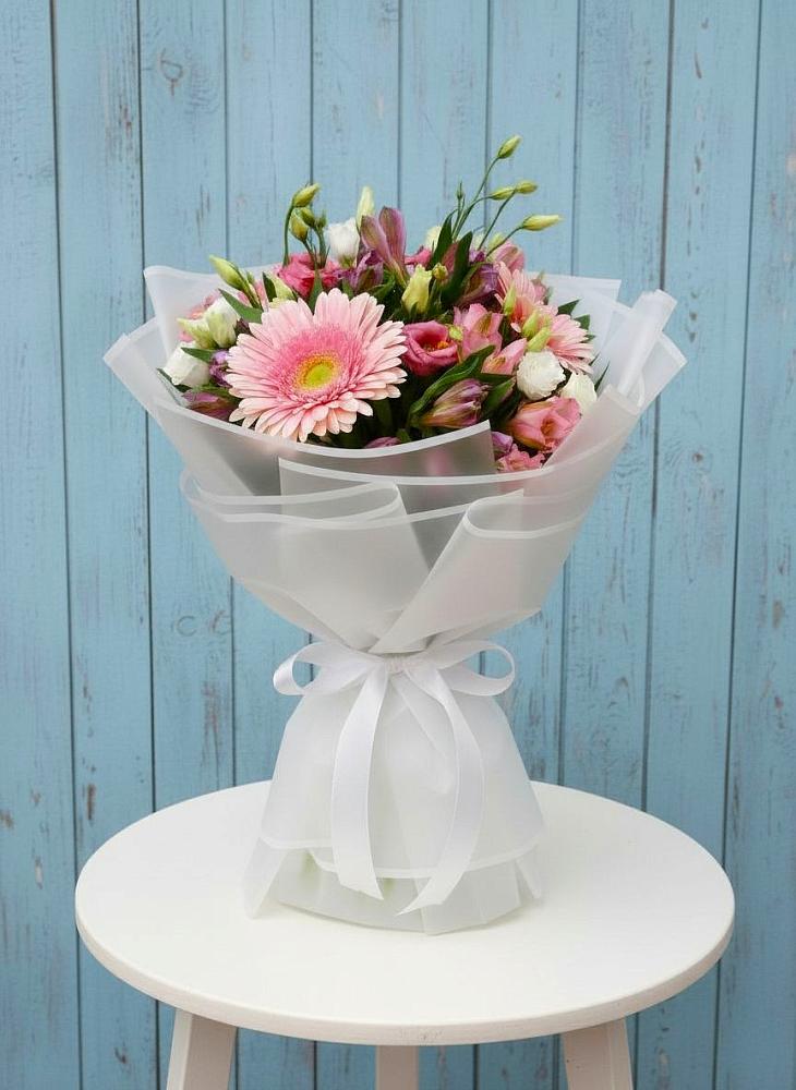 Букет цветов из: Герберы, Альстромерии и Лизиантусы в Вешки