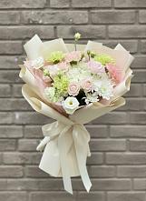 Букет цветов из:  Гвоздики, Розы, Лизиантусы и Хризантемы #REPLACE_PRED# Вешки