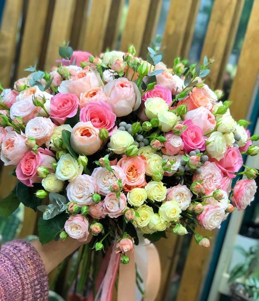 Букет цветов из: Розы в Вешки