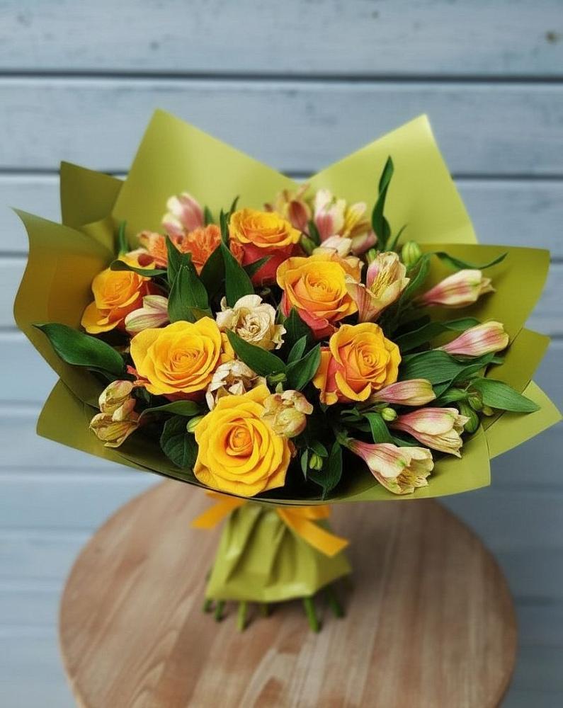 Букет цветов из: Альстромерии и Розы в Вешки