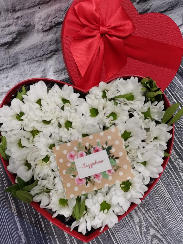 Цветочная композиция из Хризантемы в виде сердца в Вешки