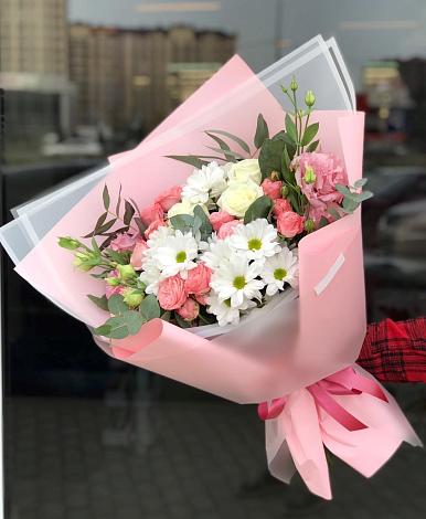 Букет цветов из: Розы, Лизиантусы и Хризантемы в Вешки