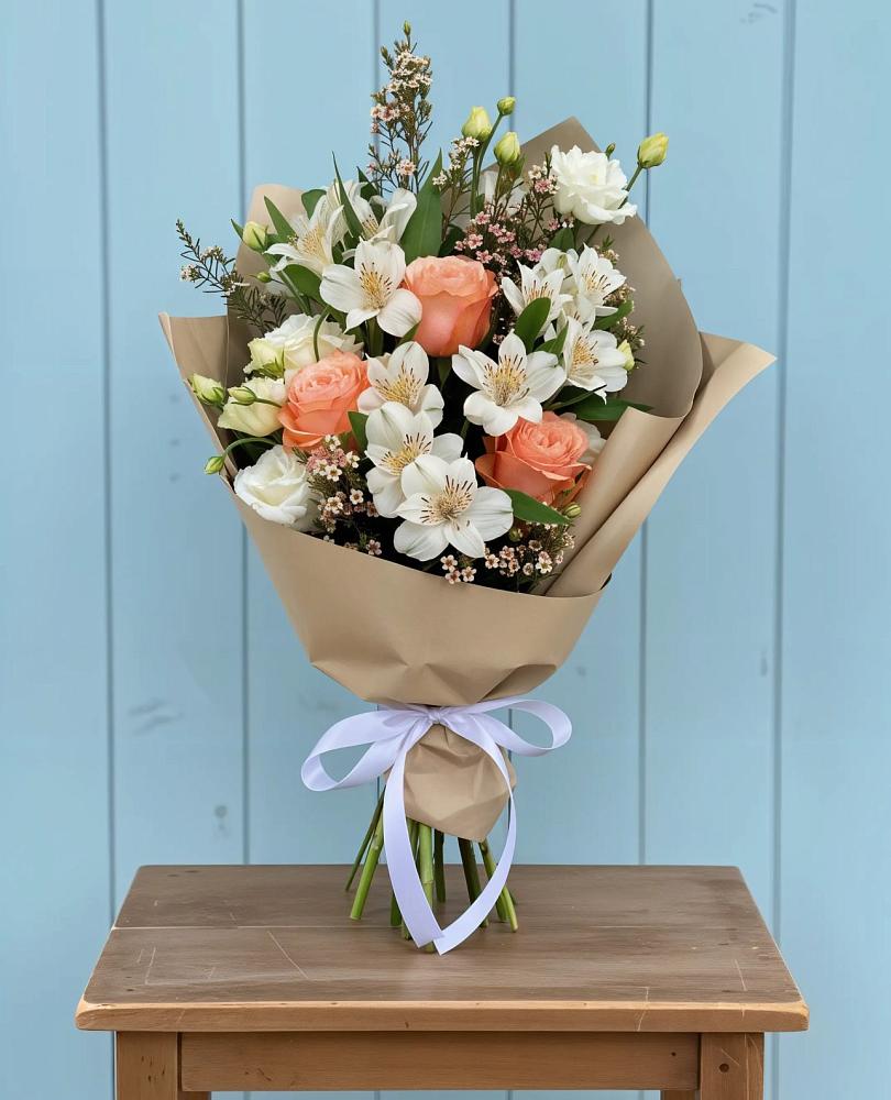 Букет цветов из: Альстромерии, Лизиантусы, Розы и Хризантемы в Вешки